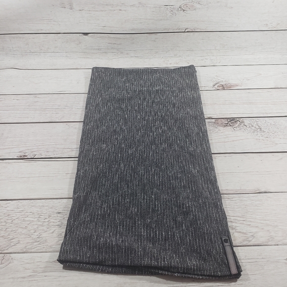 Lululemon gray and black snap infinity scarf - Picture 6 of 7